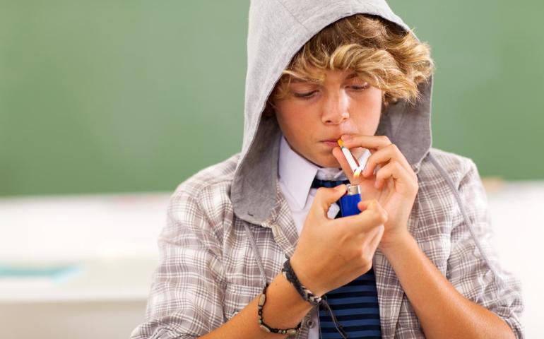 adolescent qui fume