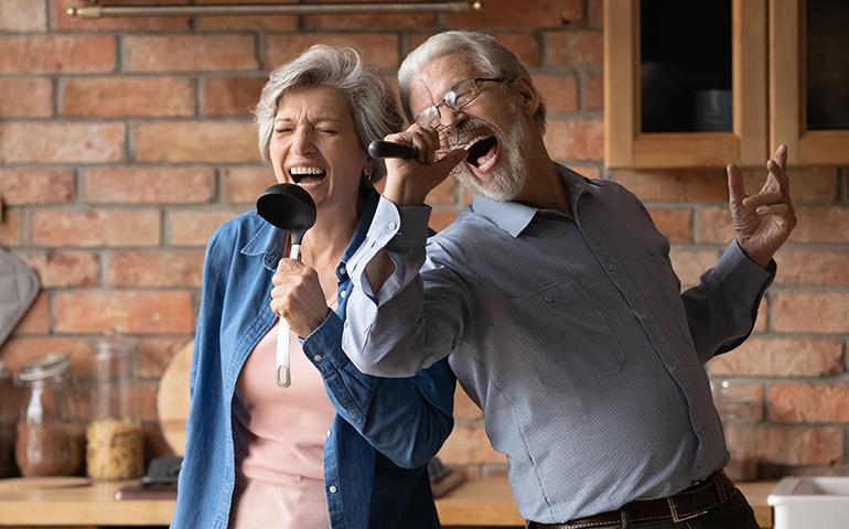 En solo sous la douche ou en groupe, avec ou sans professeur, le chant procure du plaisir !