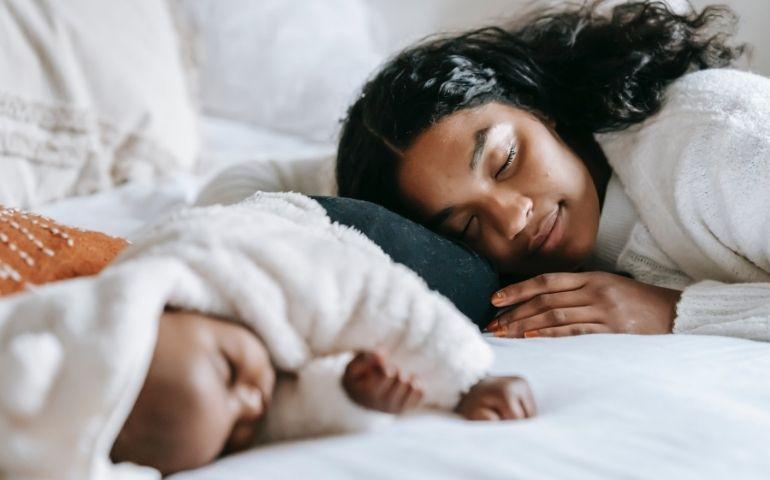 Comment gérer le manque de sommeil avec un nouveau-né ?